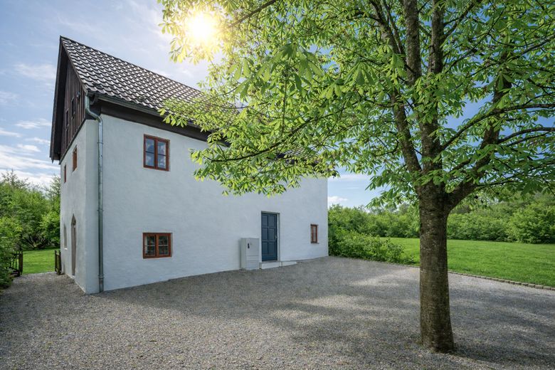 Historische Wassermühle am Lüßbach – einzigartiges Refugium auf 2.678 m² bei Berg – Eingangsseite Wohnhaus