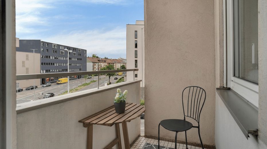 Da entrare subito! Luminoso appartamento di 2 locali modernizzato a Norimberga – prima occupazione dopo la modernizzazione – Loggia