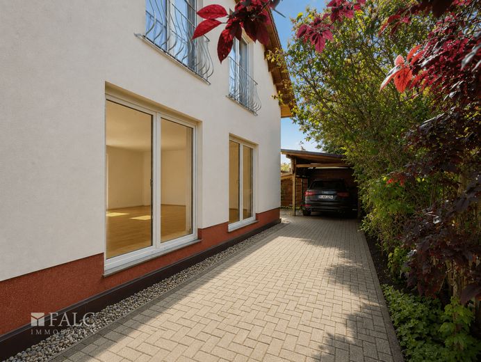 Commission-free. Well-equipped semi-detached house in a prime location! – Seitenansicht