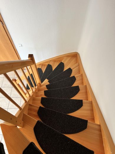 🌿 Renovierte Doppelhaushälfte mit grossem Garten und Garage in Linthe bei Berlin/ Potsdam – Treppe