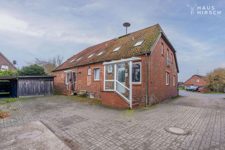 Spannendes Mehrfamilienhaus mit Entwicklungspotential – Rückseitige Ansicht