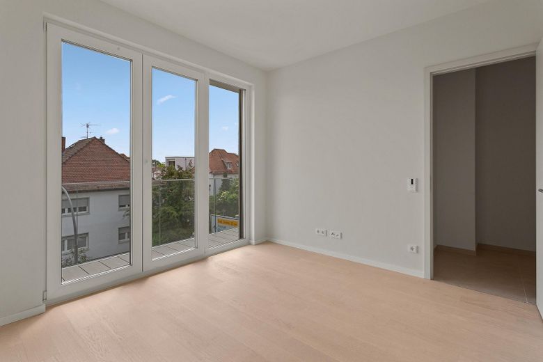 4-Zimmer-Wohnung mit hochwertiger Einbauküche und großem Balkon zu vermieten! – Schlafzimmer