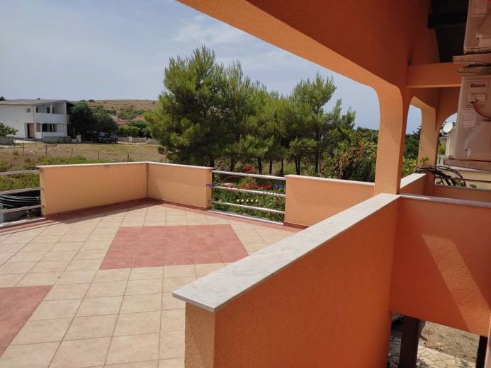 Insel Vir, Einfamilienhaus mit Garage – Foto 1
