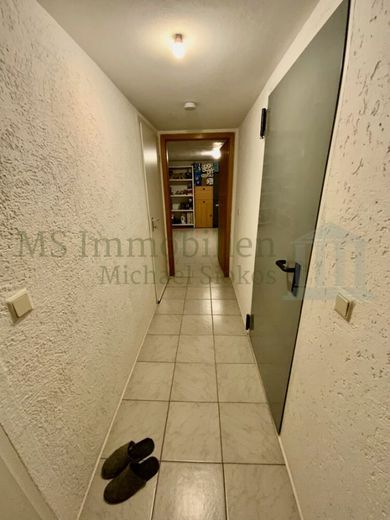 *** Charmantes Einfamilienhaus in Lampertheim-Neuschloß *** – KG Flur