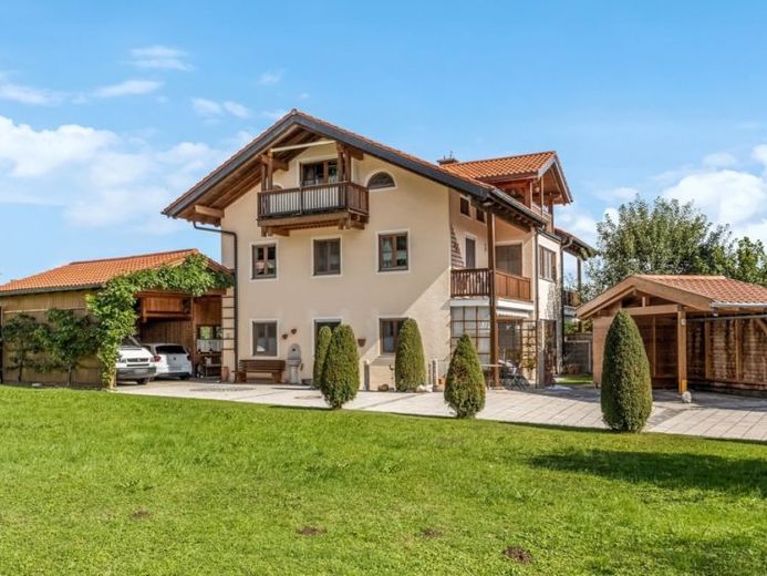 Mehrfamilienhaus mit 4 Wohnungen und idyllischem Garten – Foto 1