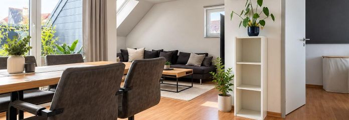 Beautiful 3-room attic apartment with south-facing balcony in Südstadt – looking for a new tenant from 01.12. – Wohnzimmer