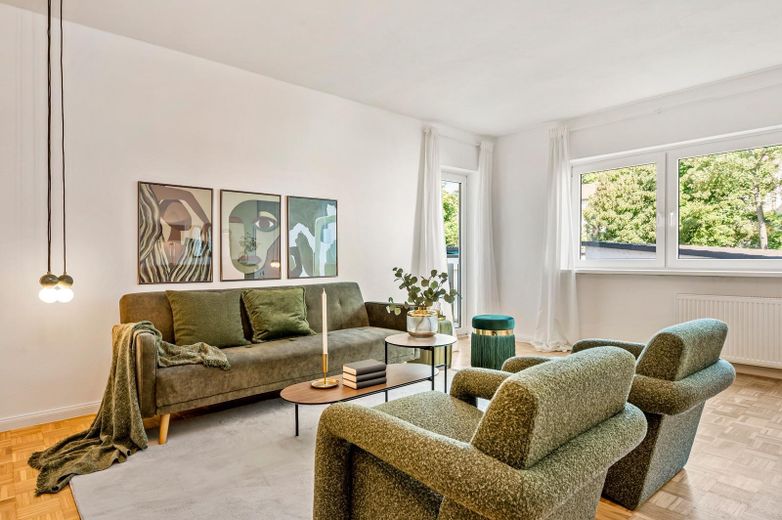Fantásticamente modernizado: apartamento en propiedad de 3 habitaciones en ubicación céntrica - sin comisión – Wohnzimmer