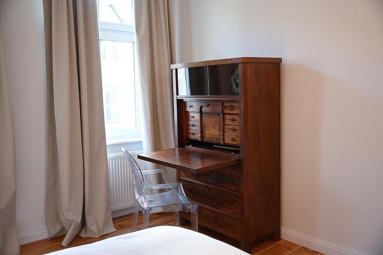 Wunderschöne vollmöblierte Altbau-Wohnung am Stadtpark Steglitz – Schlafzimmer