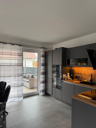 Moderne 3-Zimmer-Gartenwohnung mit hochwertiger Einbauküche – Küche