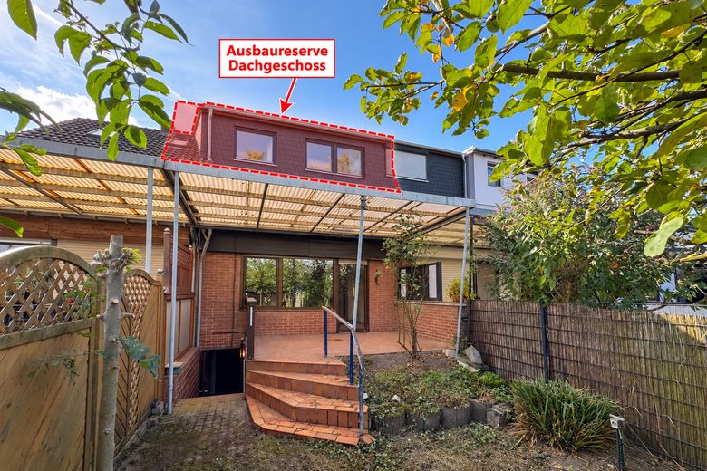 REIHENHAUS – DOPPELGARAGE – TERRASSE – GARTEN – RENOVIERUNGSBEDÜRFTIG – Ausbaureserve DG - Markierung