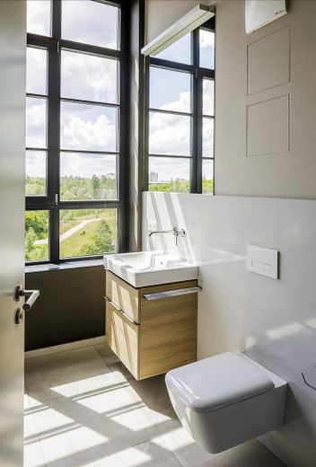 Penthousewohnung mit Wasserblick – Bad (beispielhaft)