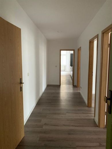 Großzügige 4-Zimmer mit Laminat, EBK und Wannenbad in guter Lage – photo-2023-10-30-09-21-50~12