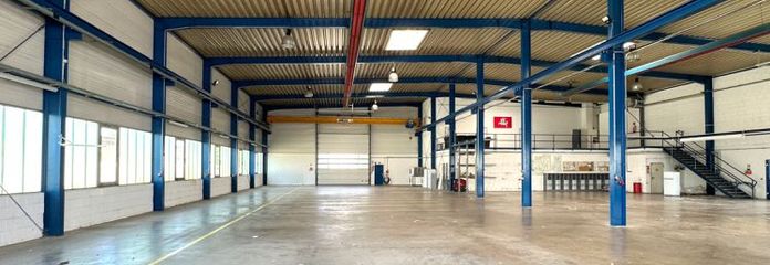 7340 m² plot, 1320 m² heated hall with offices, 5 t crane runway, 6120 m² outdoor area for rent in Gera near the A4