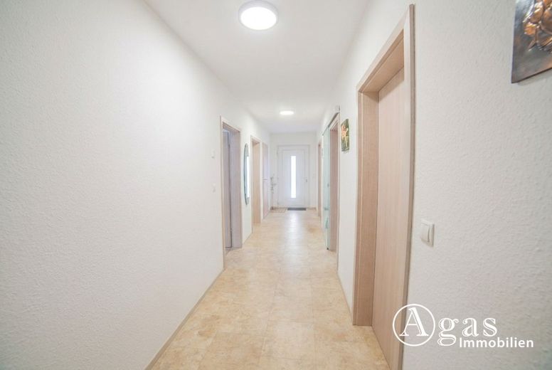 Seltene Gelegenheit: Zwei Häuser auf großem Grundstück in Bernau – Flur Haus 1