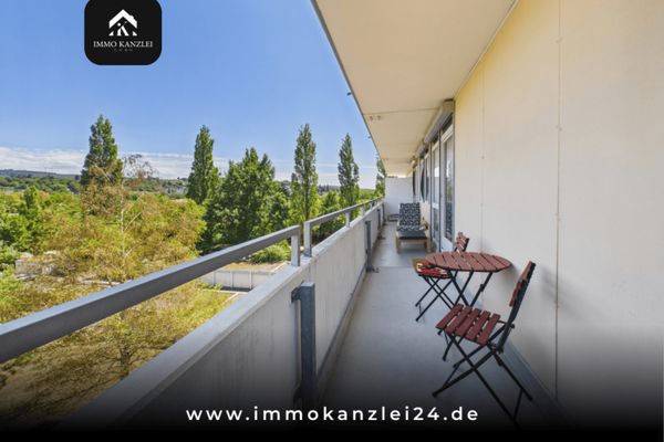 Lahr: Light-filled 3-room apartment with wraparound balcony and far-reaching views of greenery
