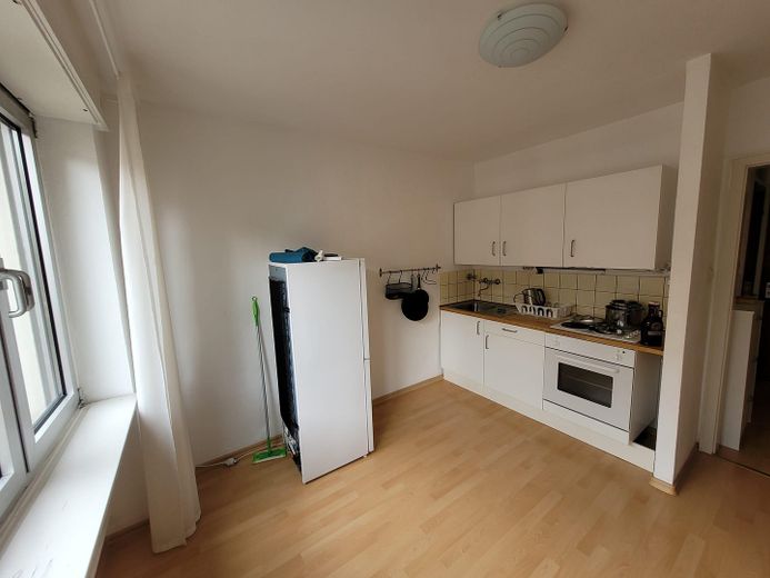 Schöne 1,5-Zimmer-Wohnung mit Balkon + STP in toller Stadtlage von Karlsruhe – Küche 1
