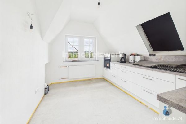 **außergewöhnliche, sanierte Jugendstilwohnung mit Aufzug & Stellplatz in historischer Villa**