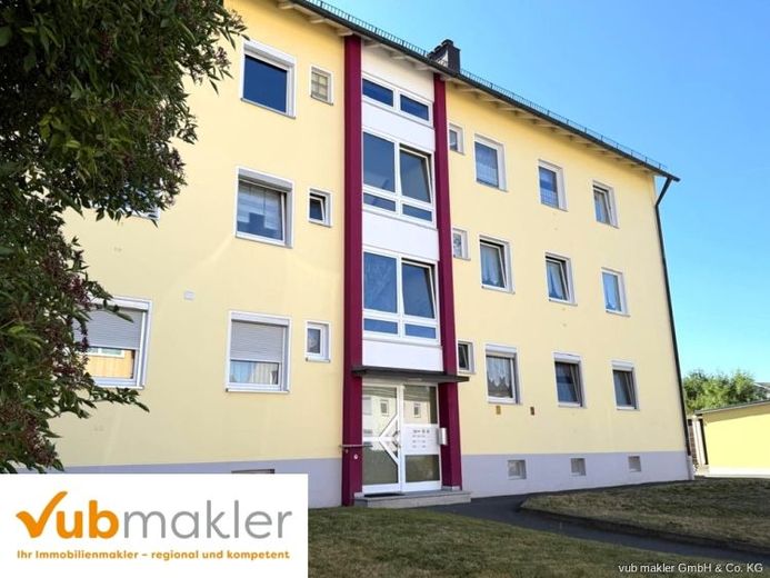 Eigennutzung oder Kapitalanlage: Freie 3-Zimmer-Wohnung in Hof mit Balkon, Garage und Grünblick – फोटो 1