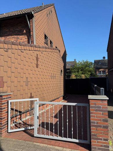Schöne DHH in Schmachtendorf - Erstbezug nach Sanierung - Garten + Garage + Stellplatz – Einfahrt