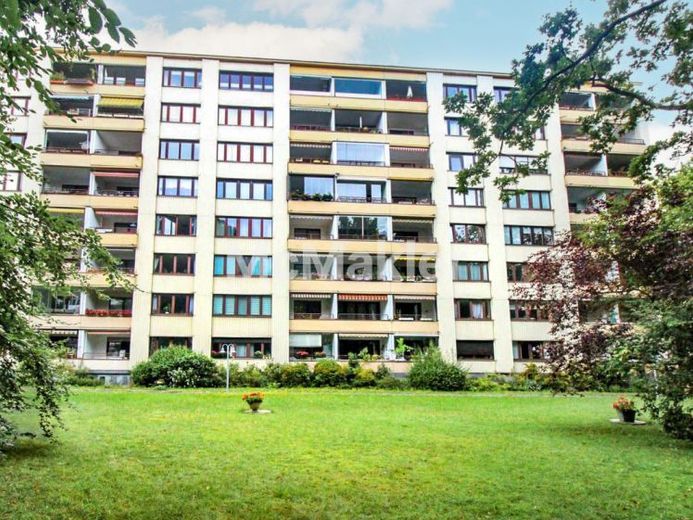 Generous 3-room condominium with loggia in a sought-after location in Düsseldorf-Golzheim - available immediately! – Foto 1