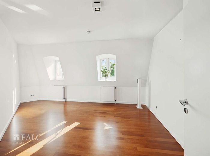 Wohn(t)raum über 2 Etagen mit Dachterrasse, Balkon, 2 Einstellplätzen, Einbau Wärmepumpe 2026 – 1. Zimmer (3.OG, ca. 12,75 m²)