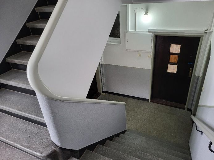 Neu sanierte 2-Raum Wohnung im Zentrum von Rodewisch – Treppenhaus