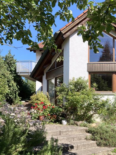 Lichtdurchflutetes Architektenhaus in innenstadtnaher & ruhiger Sackgassenlage mit großem Garten – Südseite
