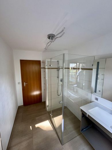 Helle 2.5 Zimmerwohnung in Gottmadingen mit Terrasse, provisionsfrei – Villeroy&Boch Badezimmerausst.