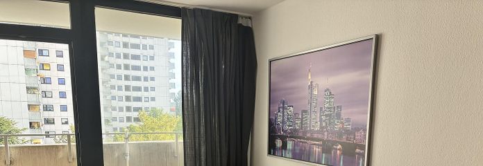 1-Zimmer Appartement in Frankfurt Sachsenhausen | Balkon | Möbliert | Leerstehend – Zimmer 1