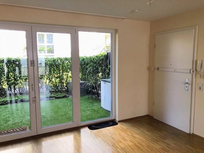 Vivienda acogedora en la ladera: luminosa, tranquila, accesible, con jardín y balcón – Eingangsbereich & Terrasse 