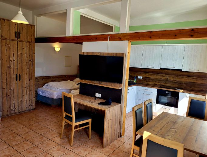 Atelier/Praxis/Gastro/Touristik/Büro/LOFT +++ in GUTSANLAGE (12 Geb. + 6 ha. Gr.) Nähe Müritz! – komplette Ausstattungen