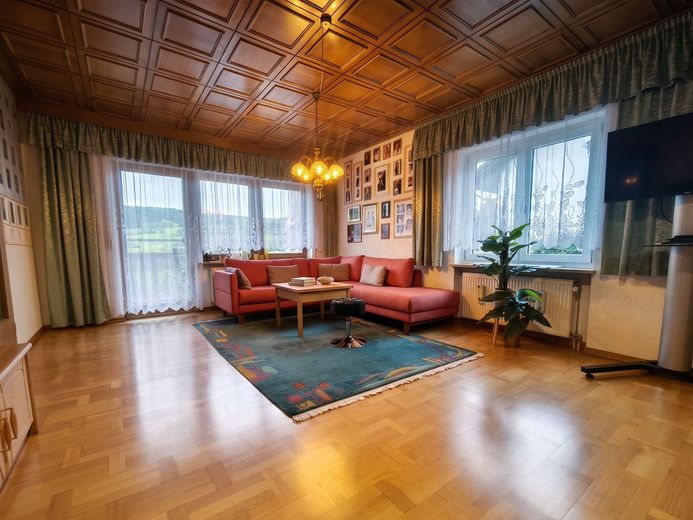 6-Zimmer-Einfamilienhaus in Ruderting mit Pool & Blick ins Grüne – Foto 9