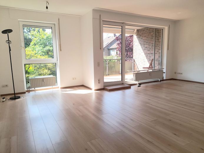 Teil Wohn- Eßbereich; Balkon