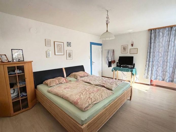 مبنى سكني وتجاري تاريخي - بدون عمولة وسيط – Schlafzimmer 1