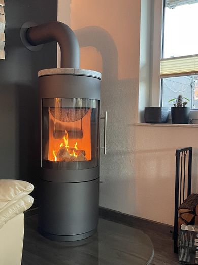 Modernisiertes Einfamilienhaus mit PV-Anlage, neuer Heizung und Traumterrasse – Kamin