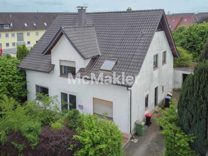 Sanierungsbedürftiges Zweifamilienhaus auf großem Grundstück in Löhne-Menninghüffen – Foto 1
