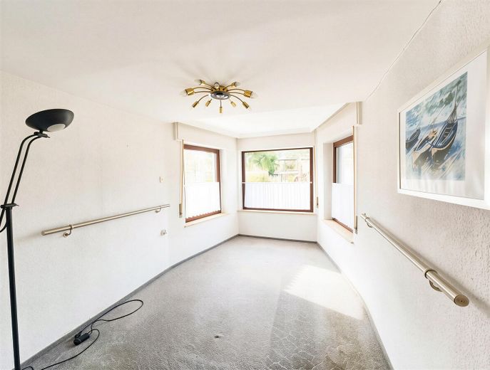 Zimmer EG mit Erker, teilbar