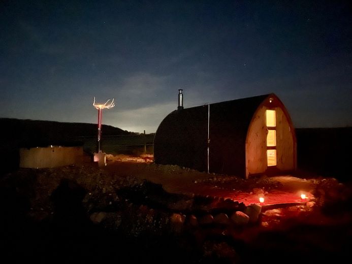 विस्मार/बाल्टिक सागर के पास नया डिज़ाइनर डुप्लेक्स अपार्टमेंट (वैकल्पिक रूप से सुसज्जित) – Sauna bei Nacht