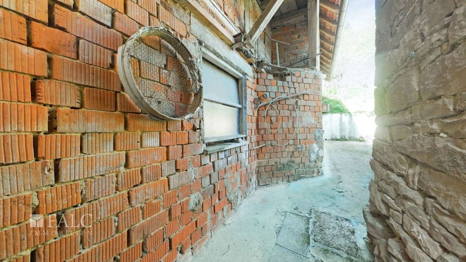 Charmantes Bauernhaus mit angrenzender Scheune und viel Potenzial – Scheune