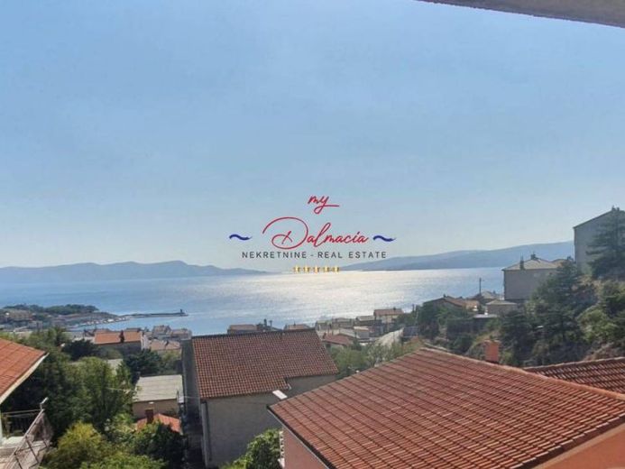 Senj, Haus mit 6 Wohnungen, Tiefgarage – Foto 1