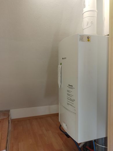 freistehendes Einfamilienhaus mit Einliegerwohnung, saniert und voll möbliert – Heizungsraum im OG Anbau EFH