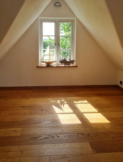Casa di campagna con tetto di paglia in posizione assolutamente isolata – OG Schlafzimmer 3