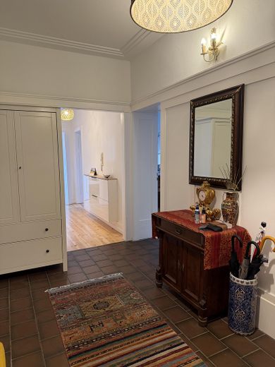 Hermoso piso de 4 habitaciones en un edificio antiguo en el barrio de Kunibertsviertel – Foto 3