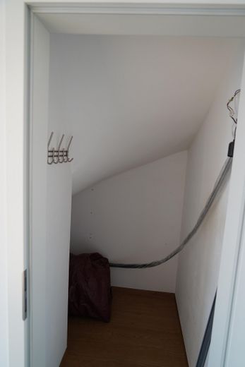 DG: Abstellraum unter Treppe 1