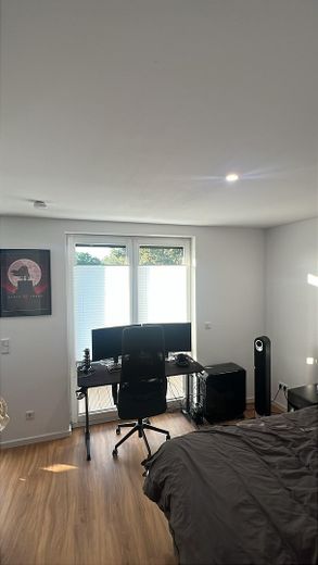 Modernes 2,5-Zi.-Penthouse mit Aufzug & Stellplatz – Solingen-Ohligs – Schlafzimmer mit Dachterrasse