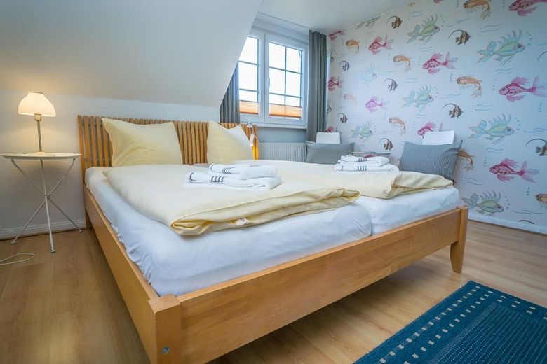 List/Sylt: charmante Eigentumswohnung Obergeschoss (1.Stock) + DG – Schlafzimmer 