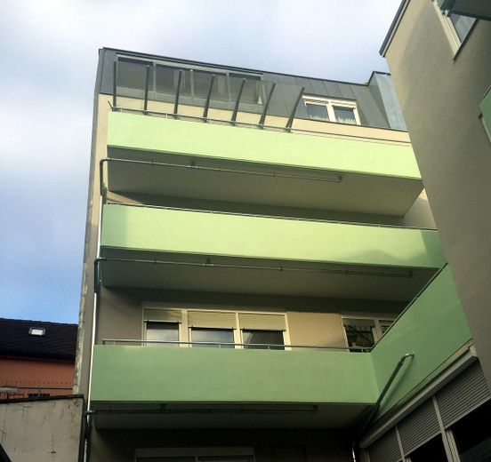 Appartement moderne d'une pièce avec balcon dans la vieille ville – Ansicht vom Hinterhof
