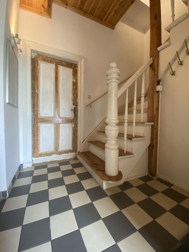 Großzügiges historisches Landhaus mit Studioatelier - familienfreundlich, Nähe Berlin, See & Wald – Treppe zum OG, Tür zur Whg 1