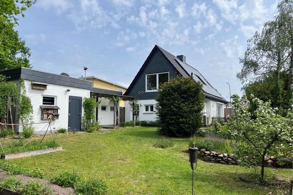 Vivre au centre sans stress de rénovation : maison individuelle compacte, grand jardin, garage XXL