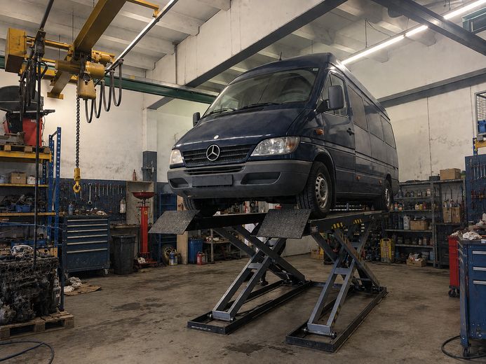 Abitare nel lusso in un attico di 200 m² con capannone, officina, produzione e attività commerciale – Große Hebebühne